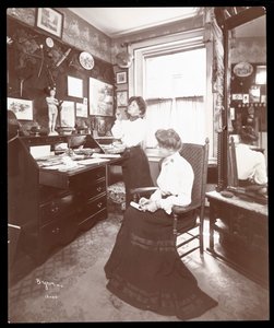 Miss Margaret Mayo y amiga, 1903
